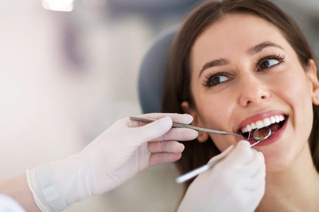 What’s the Difference Between Dental Implants and Veneers